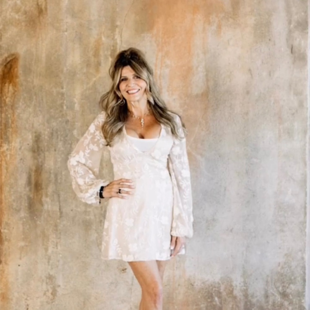 Hi this dress was wore for a photo shoot and wedding rehearsal dinner. Gorgeous!